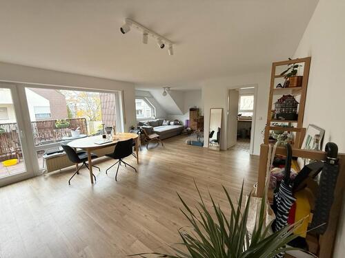 Foto - Helle, möblierte Whg, neue EBK + großer Balkon, super Anbindung