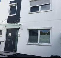 Reihenmittelhaus mit schönem Garten, Garage und Stellplatz - Ulm Donautal