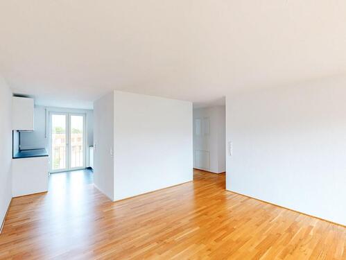 Foto - Hervorragende Anbindung und ruhige Lage: 4 Zimmer mit Balkon zum grünen Innenhof