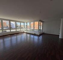 Großzügige Vier-Raum-Wohnung mit Terrasse - Zwickau