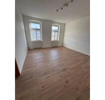 Frisch sanierte 4-Zimmer-Wohnung (100qm) mit Loggia + EBK - Gera Alt-Bieblach