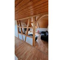 Dachgeschosswohnung mit 6 Zimmern, Stellplatz und Kelleranteil! - Dettingen an der Erms