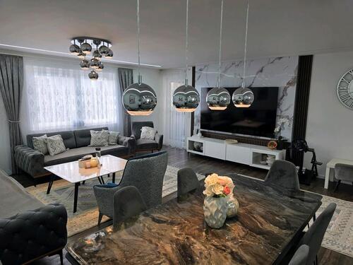 Foto - Kernsanierte 126,5 qm Whg mitten in Zirndorf mit Garage