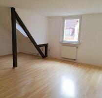 Ab Dezember 2025: 2-Zimmer-Dachwohnung mit Laminatboden, sep. Küche und Bad mit Wanne + Dusche - Meißen