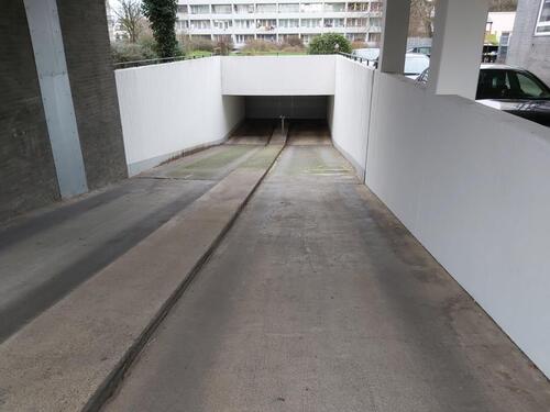 Foto - Stellplatz (PKW Motorrad E-Bike) in Tiefgarage zu vermieten