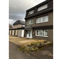 Gepflegtes, großzügiges Einfamilienhaus mit Einliegerwohnung - Alsdorf