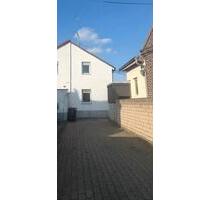 Erstbezug nach Kernsanierung ! Köln 4-Zimmer mit Stellplatz