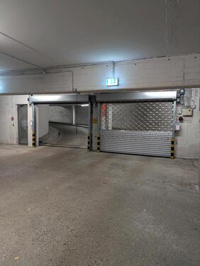Foto - Tiefgaragenplatz zu vermieten - 90,00 EUR Kaltmiete, ca.  6,00 m²
