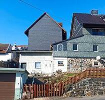 Natuschieferhaus mit Garten und Garage - Schotten