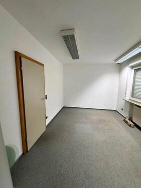 Foto - Büro Geschäftsräume 150qm - 1.200,00&nbsp;EUR Kaltmiete, ca.&nbsp; 150,00&nbsp;m&sup2;