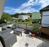 Schöne große 2,5 Zi- Wohnung mit Dachterrasse, Einbauküche und Tiefgaragenstellplatz in Pforzheim