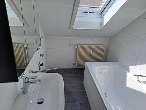 Foto - Moderne, helle Dachgeschosswohnung zu vermieten