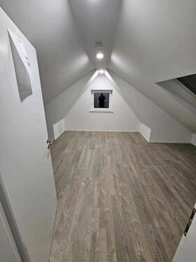 Foto - Dachtwohnung - 850,00&nbsp;EUR Kaltmiete, ca.&nbsp; 65,00&nbsp;m&sup2;