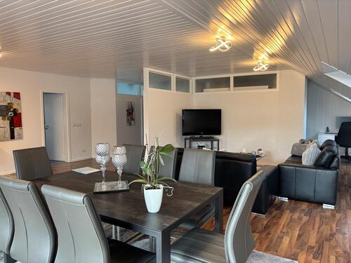 Foto - Schöne Dachgeschosswohnung in einem ruhigen MFH zu vermieten