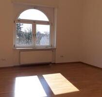 Offenburg: Südbalkon mit ruhigem Grünblick, nahe ICE-Bahnhof