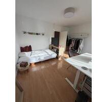 Schönes helles Zimmer in 3er WG zur Zwischenmiete in Milbertshofe - München Schwabing-Freimann