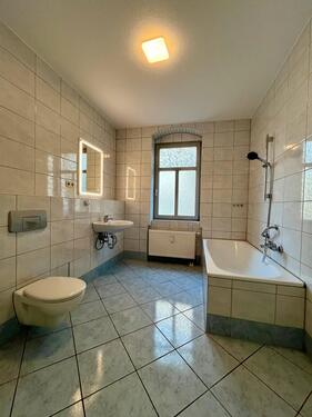 Foto - Einladende 2-Zi Altbauwohnung mit Balkon, EBK und Stellplatz auf dem Grundstück in ruhiger Lage