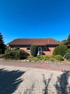 Foto - Charmanter Walmdachbungalow in direkter Wiesenrandlage