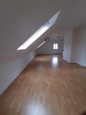 Foto - Helle 1-Zimmer-Dachgeschosswohnung mit Einbauküche