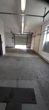 Foto - Großgarage für Kfz und als Lager und Kleinwerkstatt