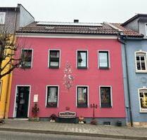 Charmantes, großzügiges Reihenmittelhaus mit Nebengebäude, Büro & - Hünfeld