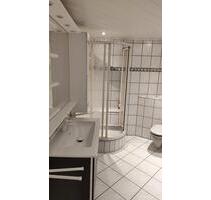 Renovierte gehobene 2-Zimmer Dachgeschosswohnung in Schloss Holte - Schloß Holte-Stukenbrock