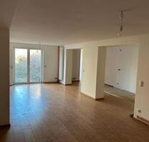 3 Zimmer Wohnung – 105 m² + 45 m² Terrasse + Garten – 1382 € warm - Oschersleben (Bode)