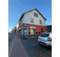 Zentrales Ladengeschäft mit 5 Parkplätzen im Herzen von Goldbach