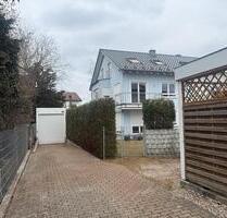 Sehr gepflegtes 6-Zi.-Doppelhaushälfte in Krailling mit Garten - Gräfelfing