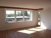 Foto - Ältere 3,5-Zi.-EG-Wohnung mit Südterrasse - teilrenoviert