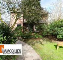 TT bietet an: Stilvolle Stadtvilla mit 6 Zimmern, viel Platz und großem Garten auf 2.330 m² Grundstück! - Wilhelmshaven Heppens