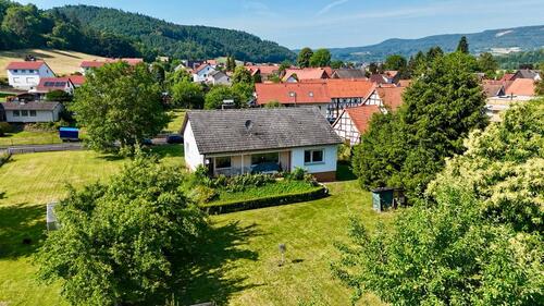 Foto - Teilmodernisiertes Einfamilienhaus mit großem Potential!