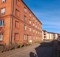Schöne 3-Raum-Dachgeschosswohnung in der Ihlenfelder Vorstadt mit Einbauküche zu vermieten - Neubrandenburg Datzeberg
