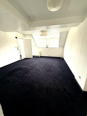 Foto - Helle 3-Zimmer-Dachgeschosswohnung (61m²) mit EBK in Krefeld