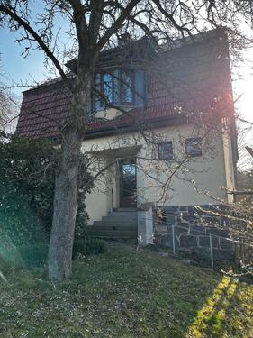 Foto - Freistehendes Einfamilienhaus auf großem Grundstück