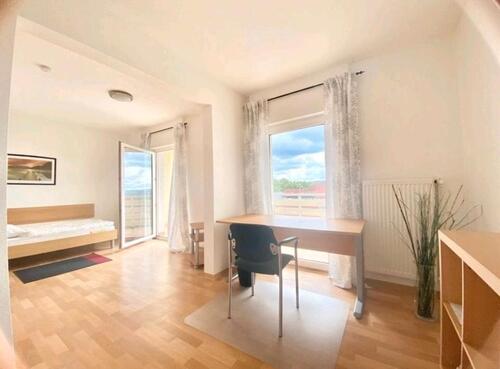 Foto - Möbliertes Zimmer in Einfamilienhaus - mit Balkon & Küche