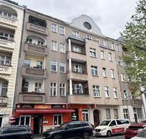 Renovierungsbedürftige Altbauwohnung mit Balkon in Schöneberg - Berlin Tempelhof-Schöneberg
