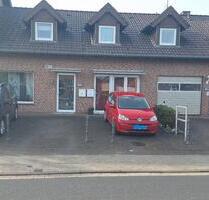 Rendite-Perle in Heinsberg: 4-FH (Bj. 1989) mit 304 m² Nutzfläche