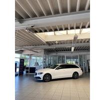 Helles Glasbüro in modernem Autohaus in Dessau - Dessau-Roßlau Rodleben