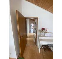 Helle Dachwohnung mit Balkon in ruhiger Lage von Schemmerberg - Schemmerhofen