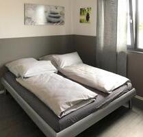 Schönes Penthouse Apartment mit Seeblick, voll ausgestattet in Großwallstadt