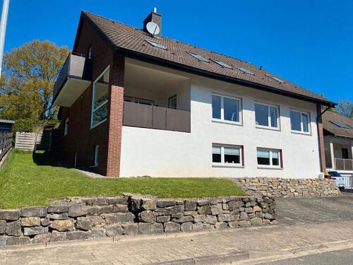 Foto - Gepflegtes Zweifamilienhaus mit Garten, Terrasse, Balkon, Loggia