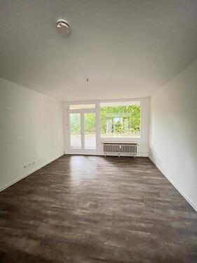 Foto - 3-Zimmer-Wohnung - Großzügig geschnitten - Erdgeschoss - Balkon - Einbauküche!