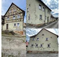 Bauernhof mit großem Haus und noch größerer Scheune - Creglingen