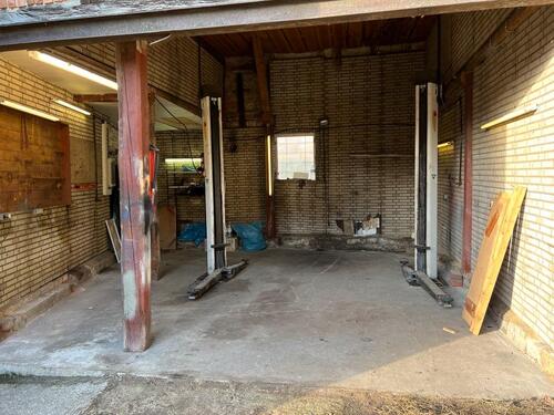 Foto - Schrauberhalle Halle KFZ Werkstatt Garage Scheune mit Hebebühne