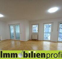 H-53157 - Moderne, altersgerechte Wohnung mit Wintergarten und Garage - Hof Altstadt