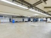 Foto - Gewerbehalle mit Büroräumen im Gewerbepark
