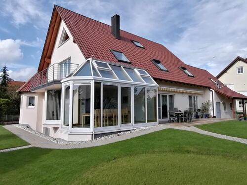 Foto - Gepflegtes Einfamilienhaus mit drei Wohneinheiten und großem GS