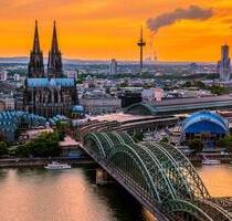 Moderne 3-Zimmer-Wohnung mit Schwimmbad und Balkon in Köln 380.00 - München Thalkirchen-Obersendling-Forstenried-Fürstenried-S