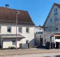 Freistehendes Einfamilienhaus mit separater Gewerbeeinheit - Rot am See